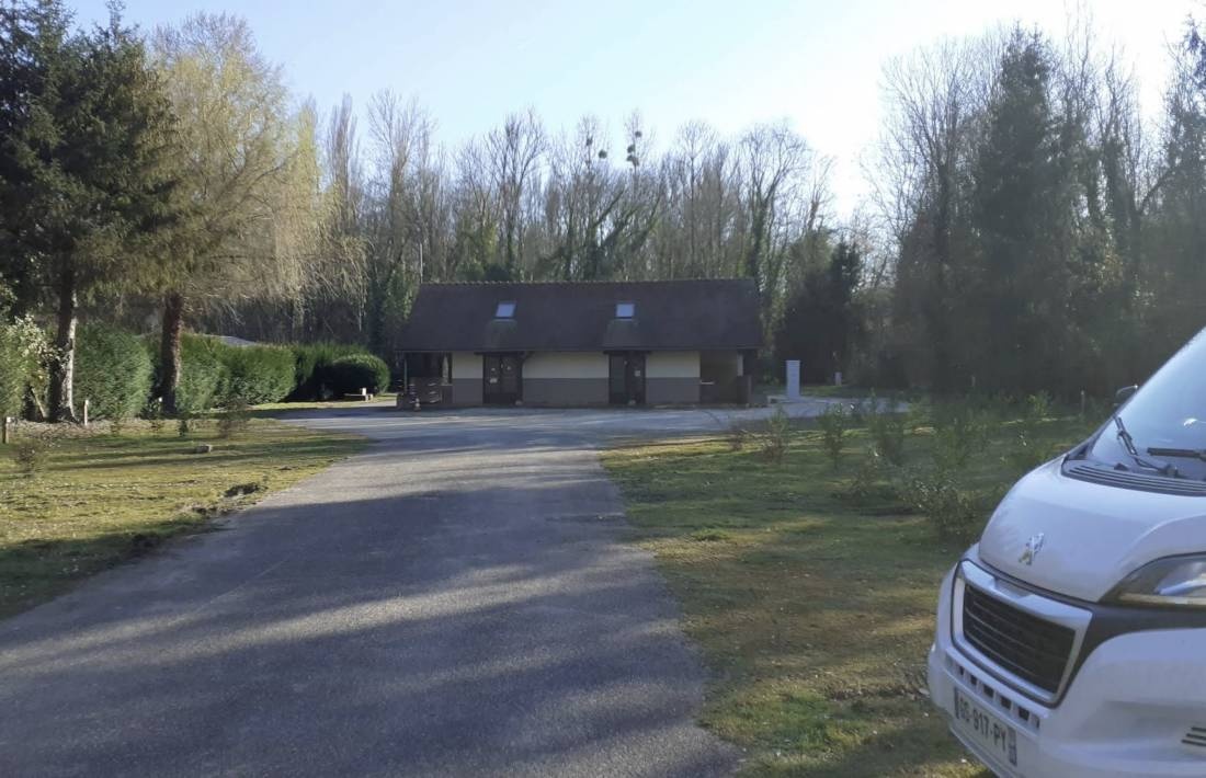 Stellplatz Le Vauvert — Camperplads in Ormoy-la-Rivière