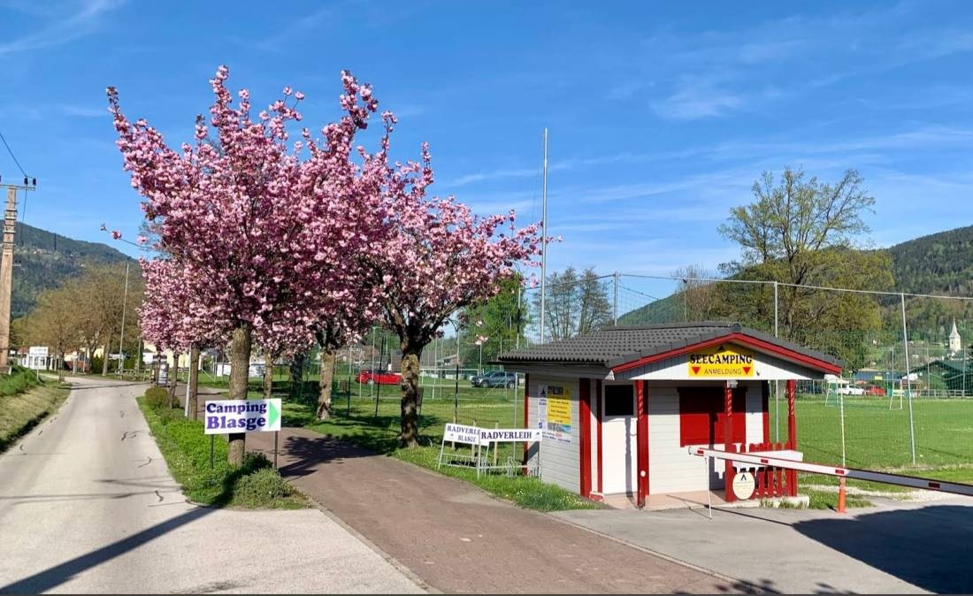 Camping & Ferienhaus Blasge — Campingplads in Tschöran