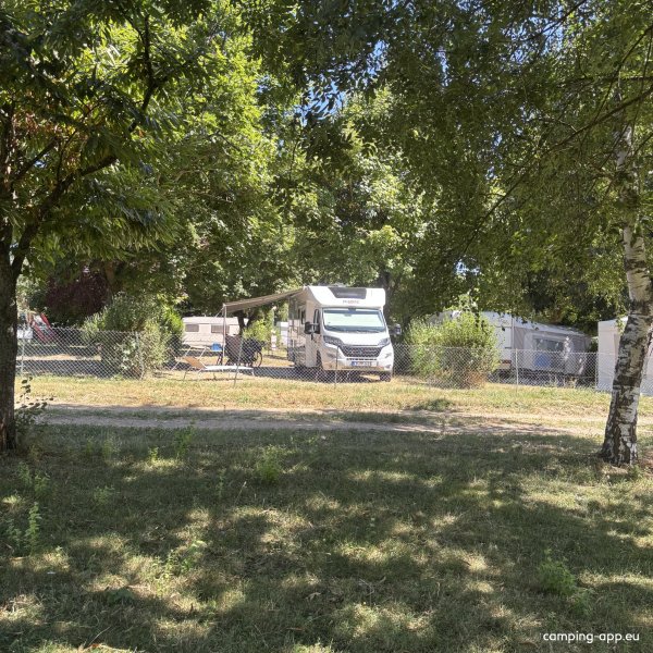 Camping Les Ombrelles ***