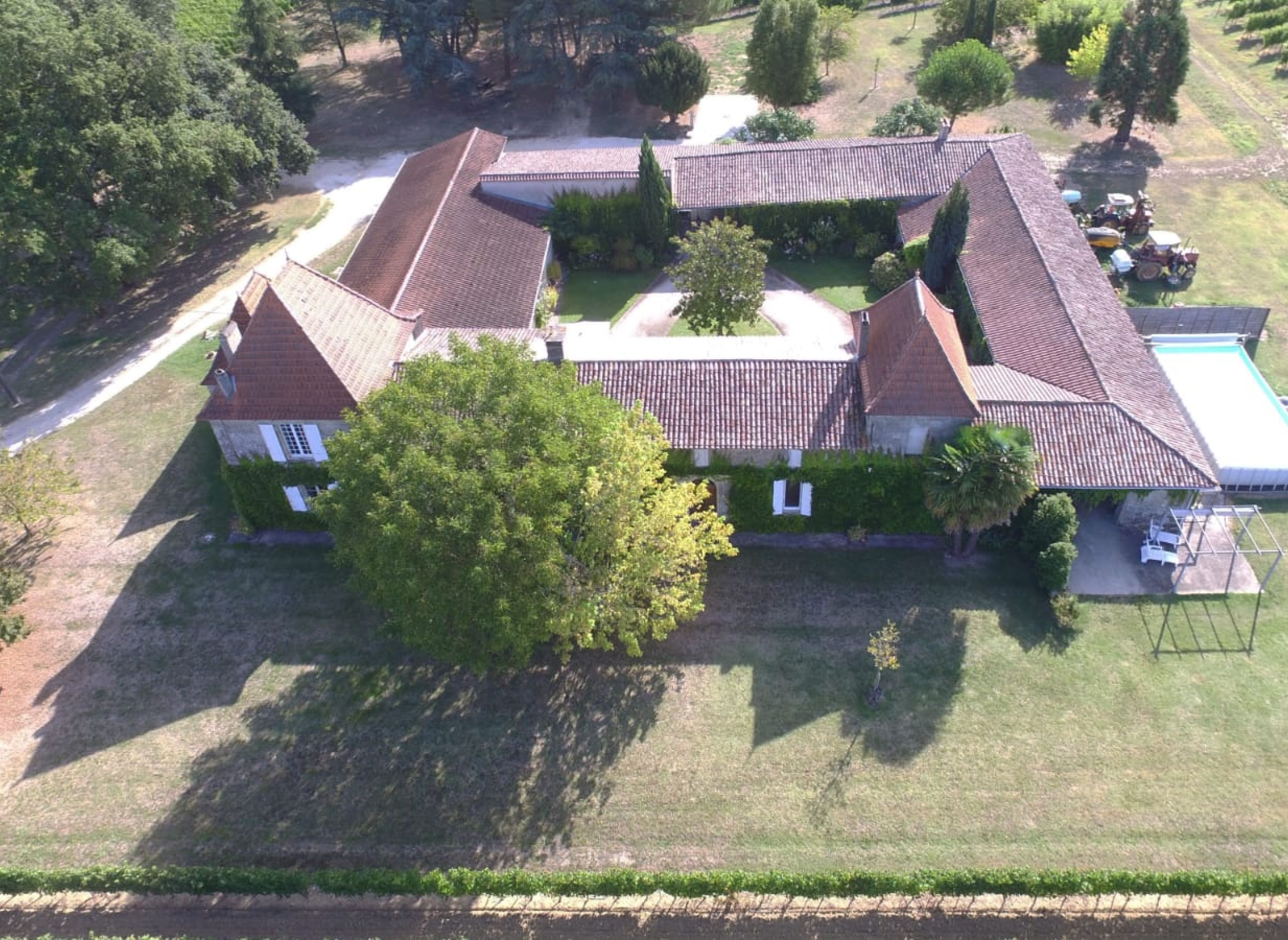 Château la Peyraude et Domaine de Brandeau — Weingut in Blasimon