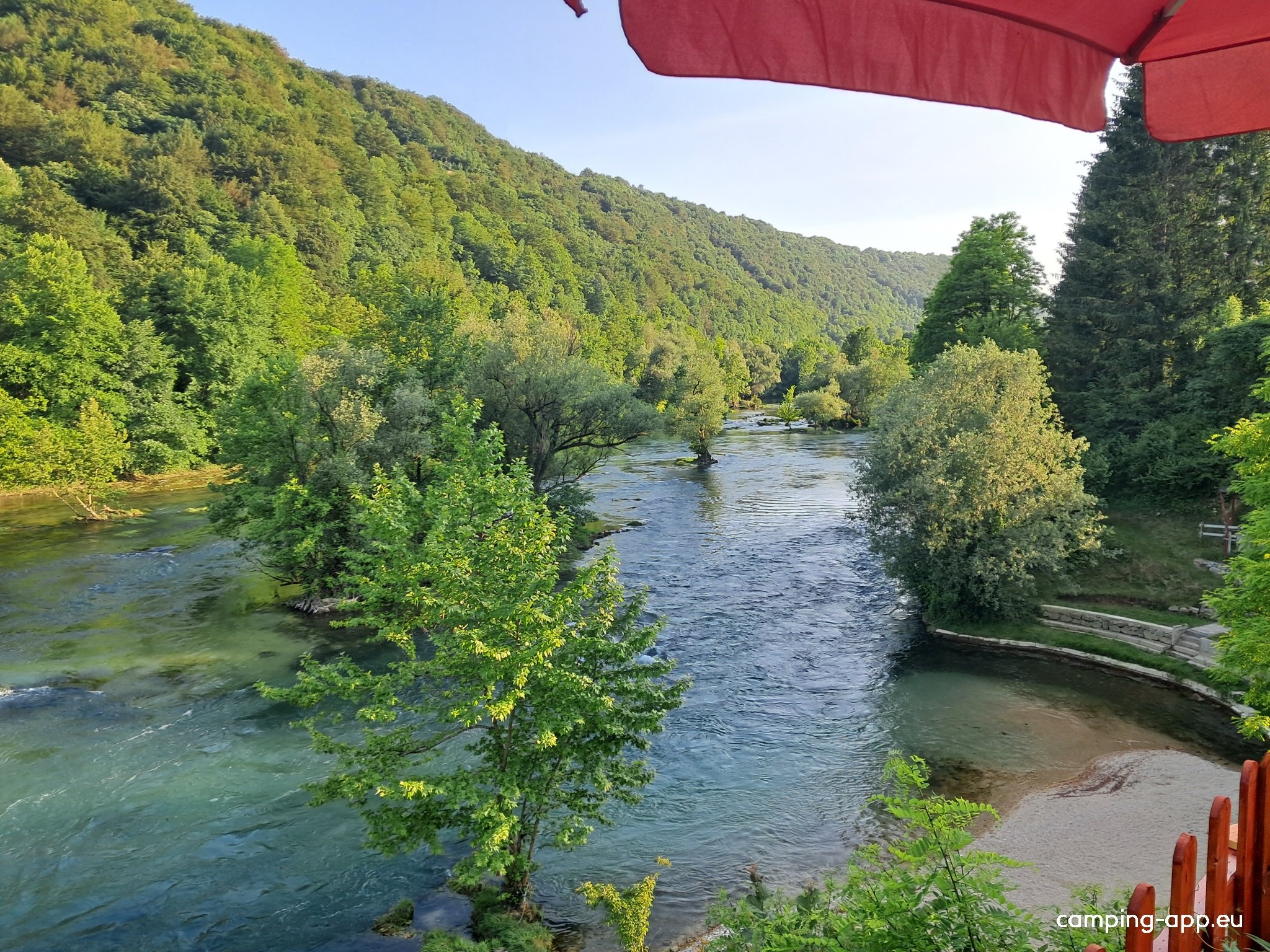 Garden House spot above the river — Privatgrundstück in Ostrožac na Uni