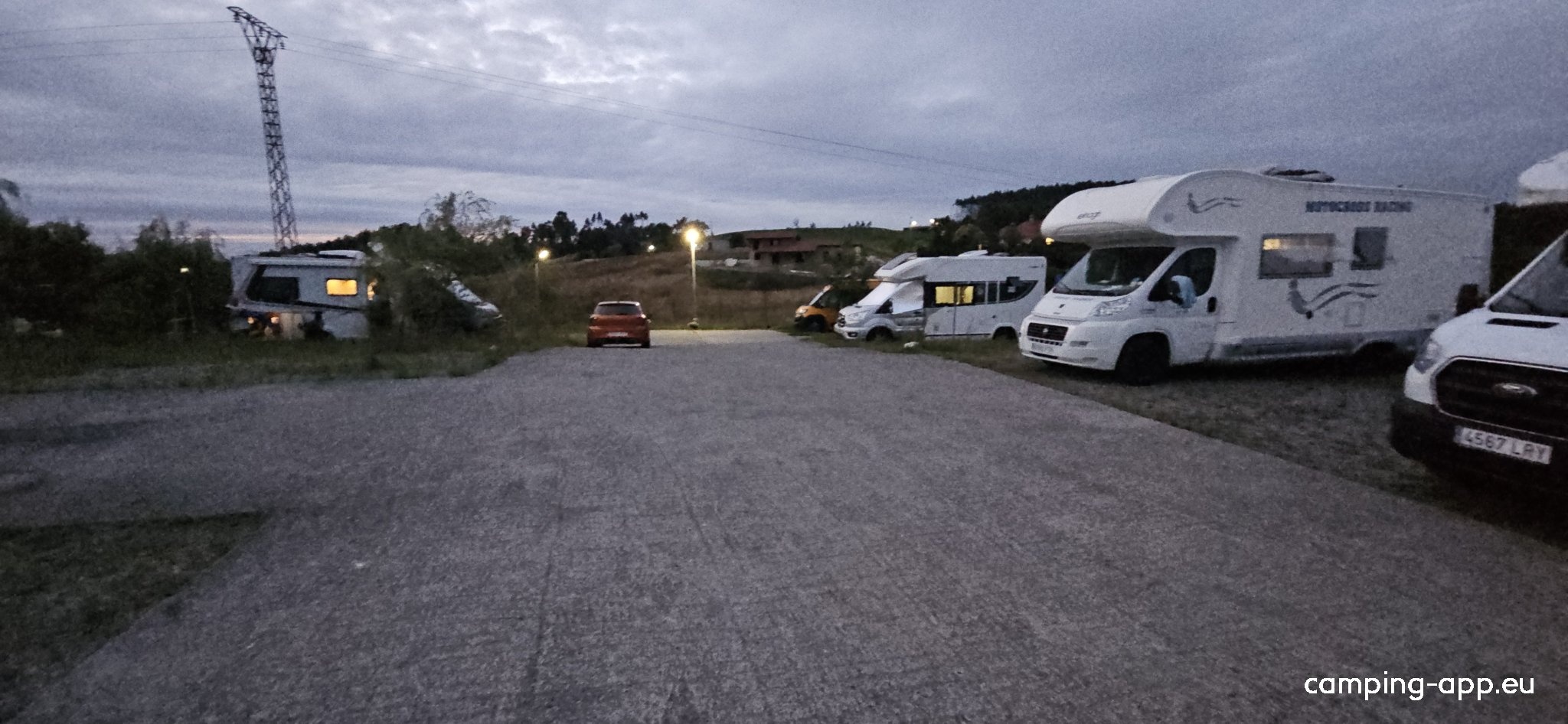 Aparcamiento de autocaravanas — Area di sosta in Bárcena de Cicero