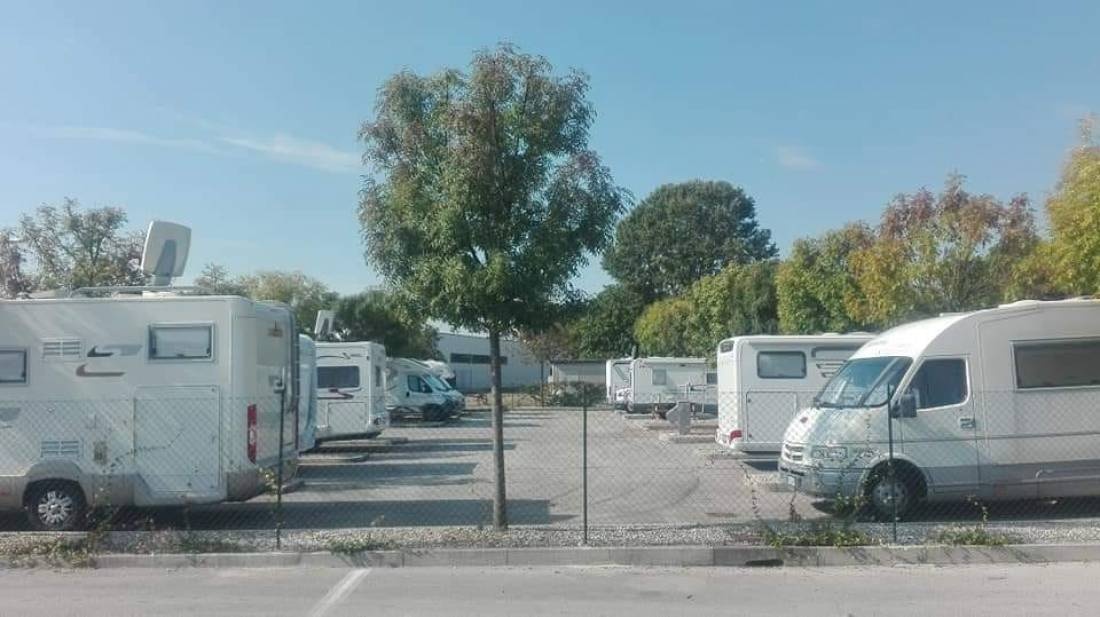 Stellplatz San Vito Al Tagliamento — Ställplats in San Vito al Tagliamento