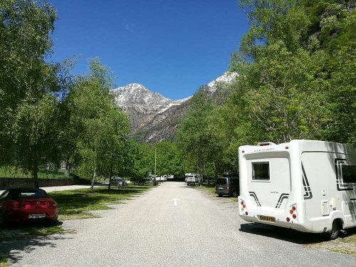 Stellplatz Sonogno — Area Autocaravanas in Sonogno