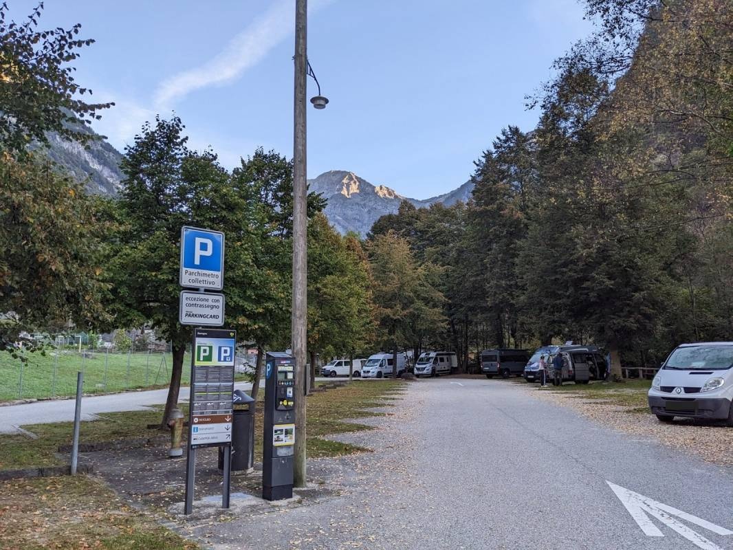 Stellplatz Sonogno — Area Autocaravanas in Sonogno