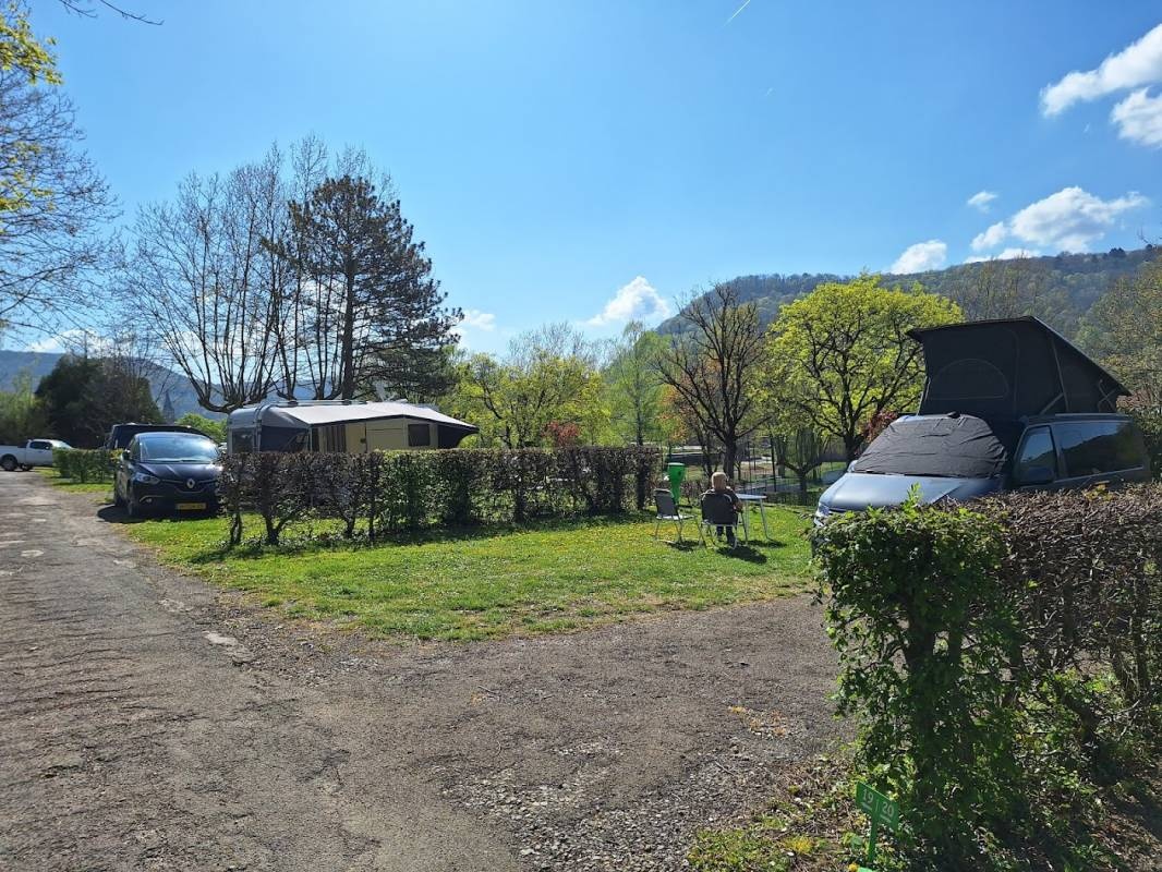 Camping Les Vignes — Cámping in Arbois
