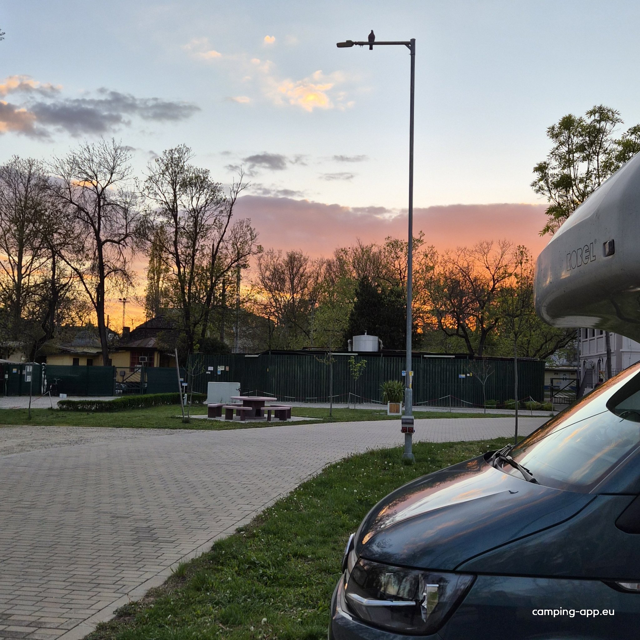 Hód-Thermal Camping — Photo 4