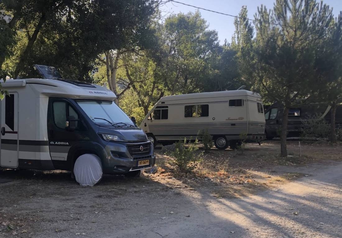 Camping Municipal Les Oliviers — Camping in Sahune