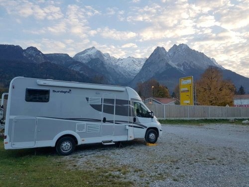 Camping Erlebnis Zugspitze — Aire camping car in Grainau