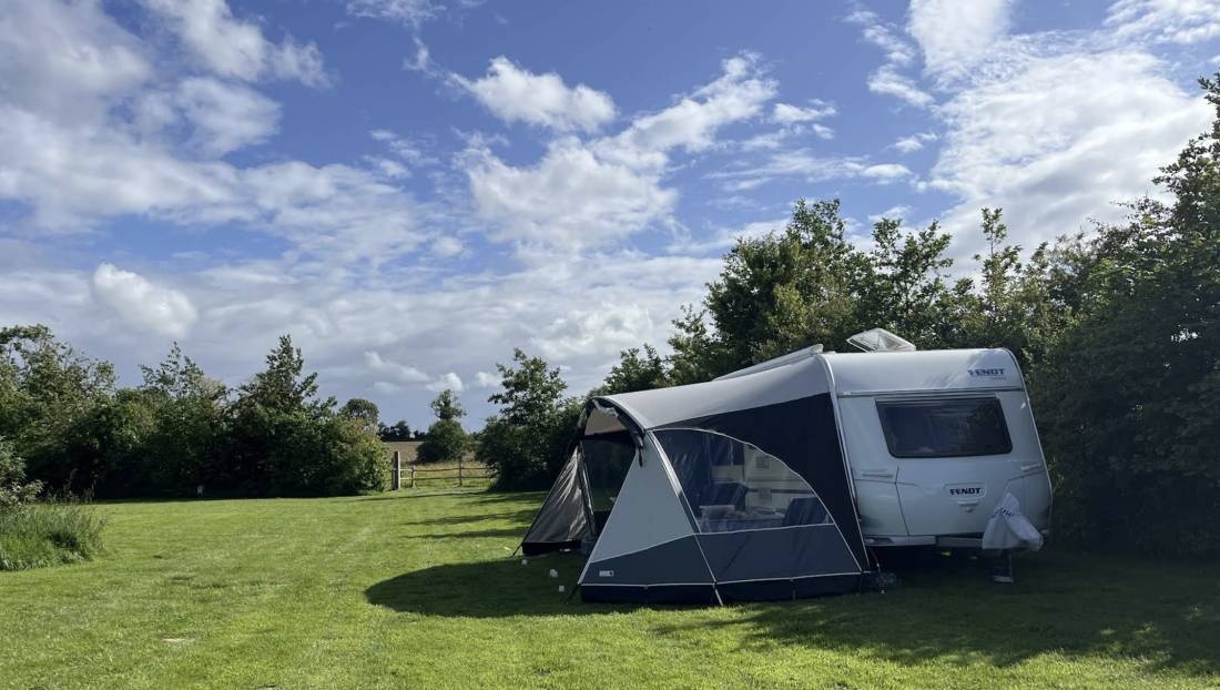 Ferme Hay Day - camping en B&B, Les Fontenelles, Asnières-en-Bessin, Frankrijk — Sítio de acampamento in Asnières-en-Bessin