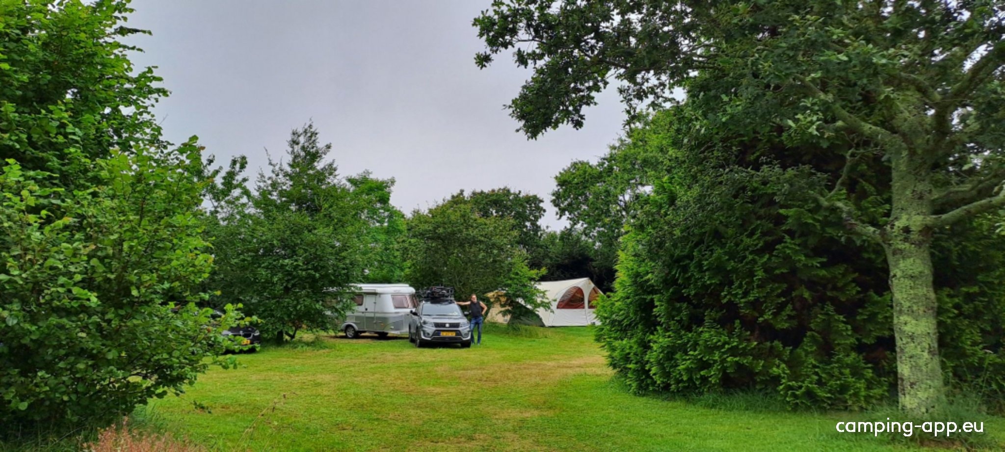 Keraluic Camping Vert & Gites — Sítio de acampamento in Plomeur