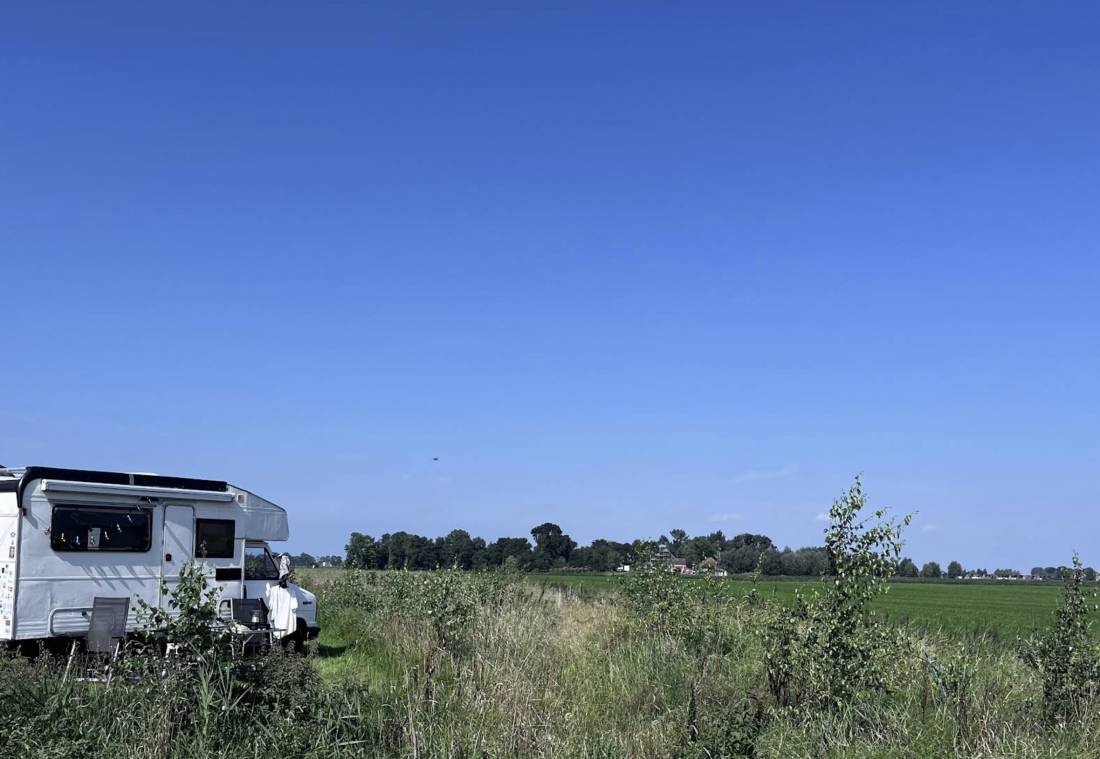Camperplaats Amsweer — Sp. parking dla kamperów in Meedhuizen