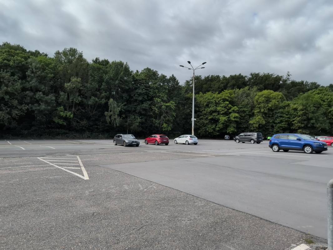 Wohnmobilstellplatz am Eissportzentrum — Bobilplass in Chemnitz