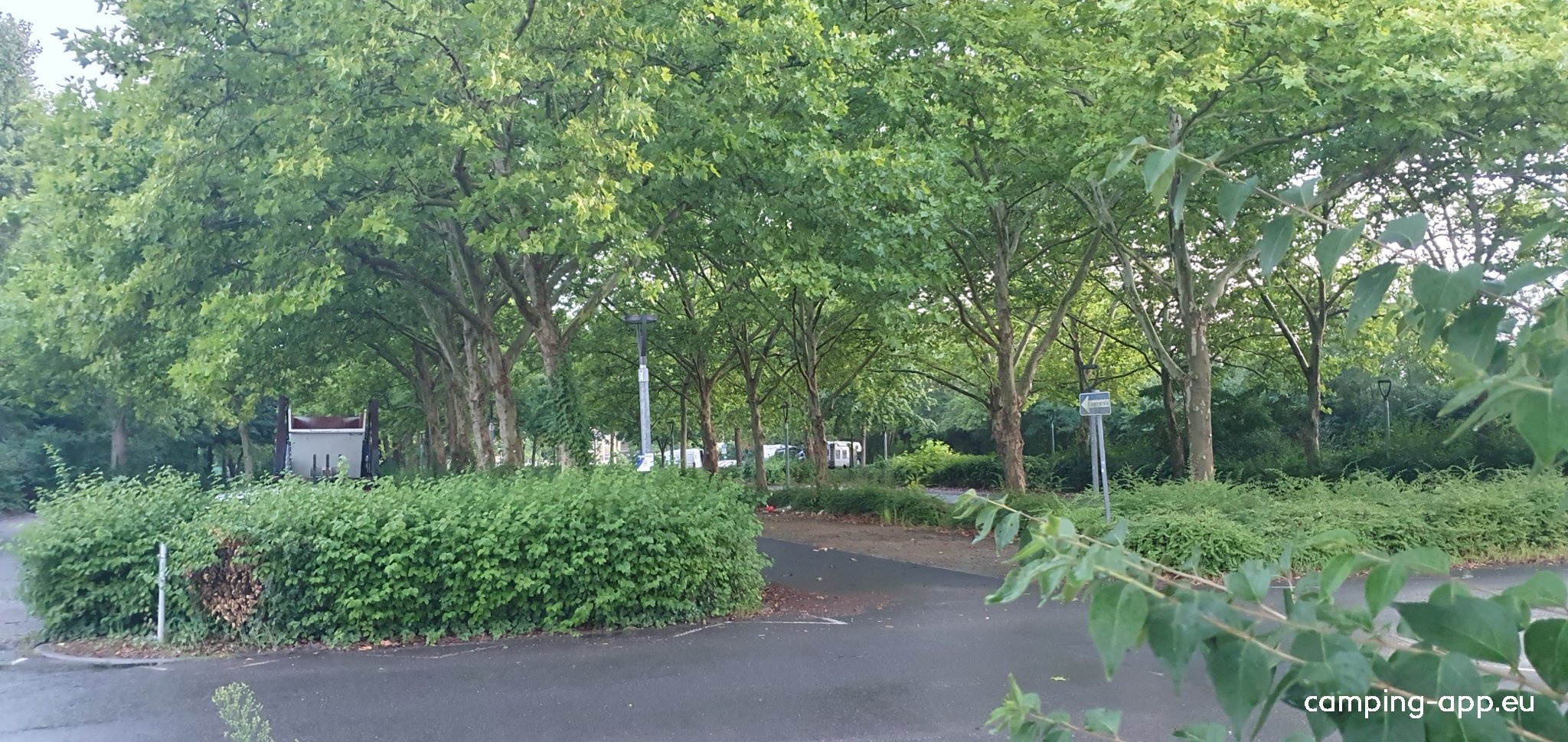 Übernachtungsparkplatz am Badepark Haßloch — Parking do przenocowania in Haßloch