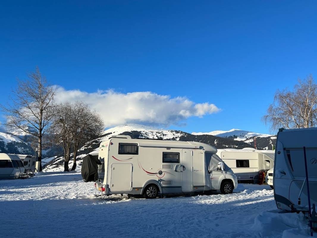 Panorama Camping Surcuolm — Area da campeggio in Obersaxen Mundaun
