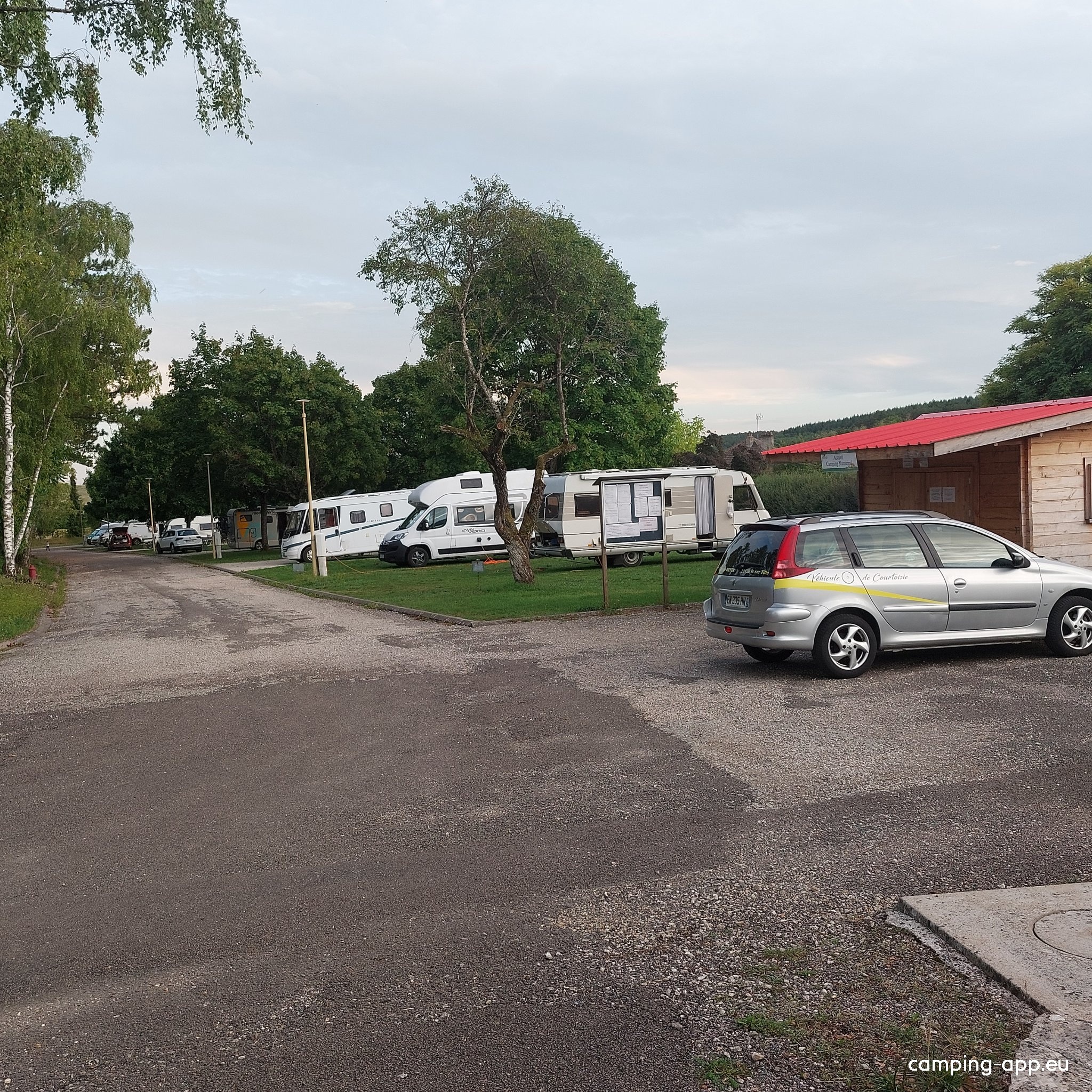 Les Courvelles — Stellplatz in Selongey