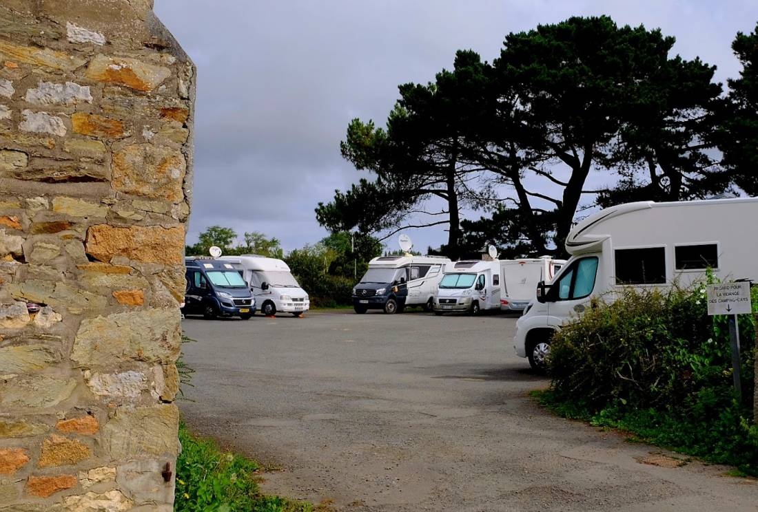 Aire de Camping-Cars — 露营车营地 in Paimpol