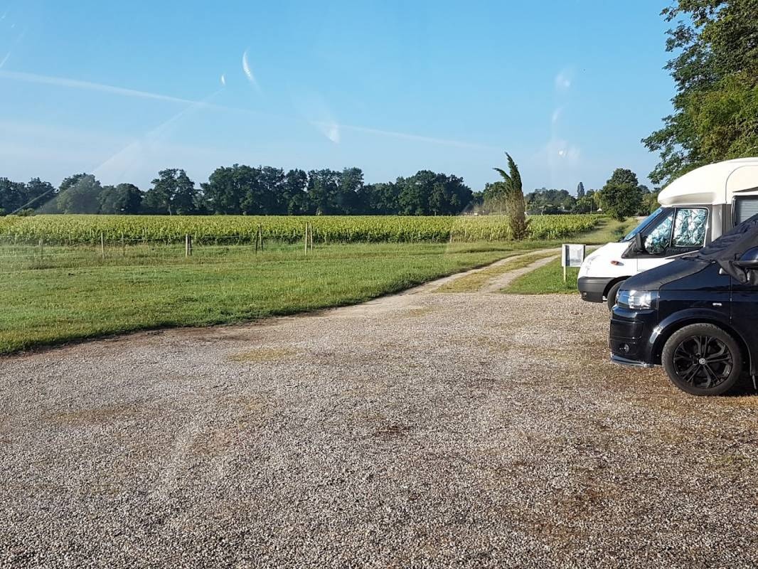 Aire de stationnement du Château Saint Ahon — Vingård in Blanquefort