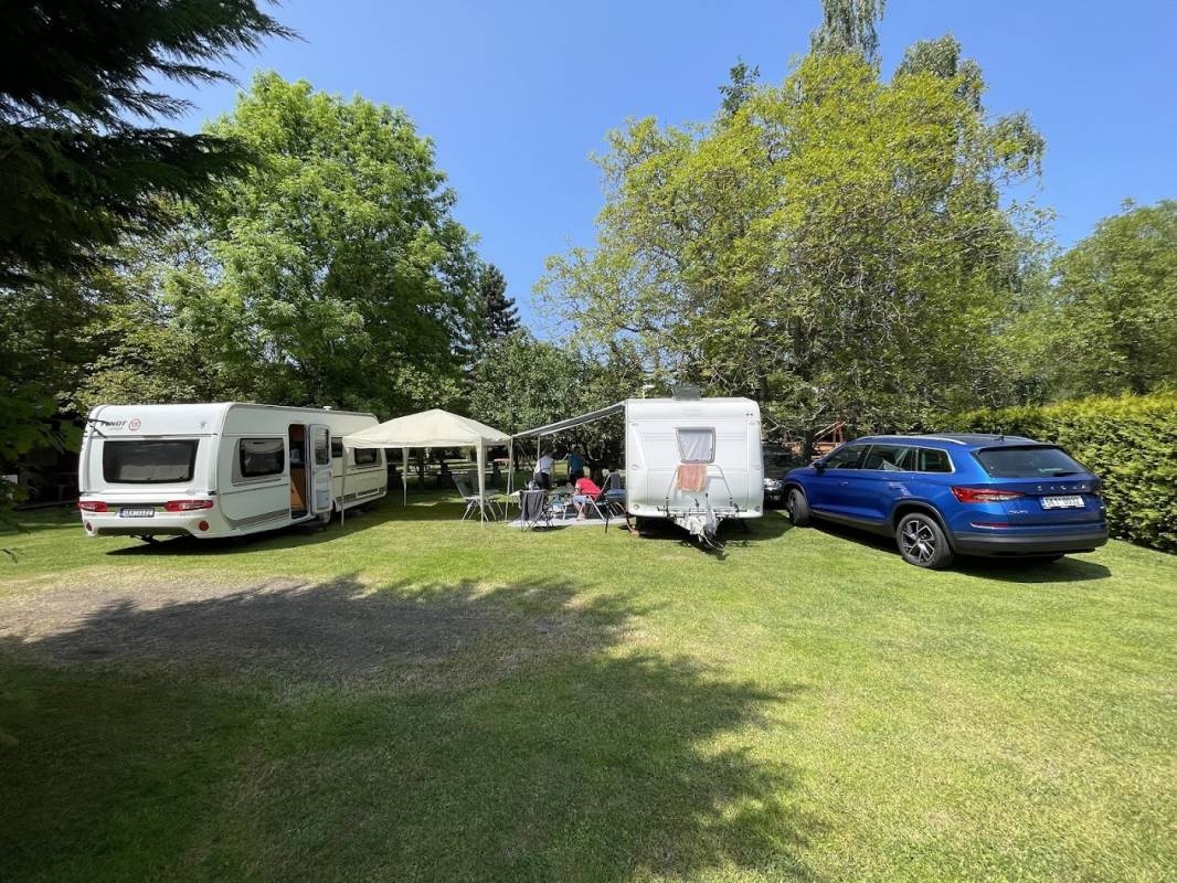 Camping Cesky Raj — Sítio de acampamento in Kněžnice