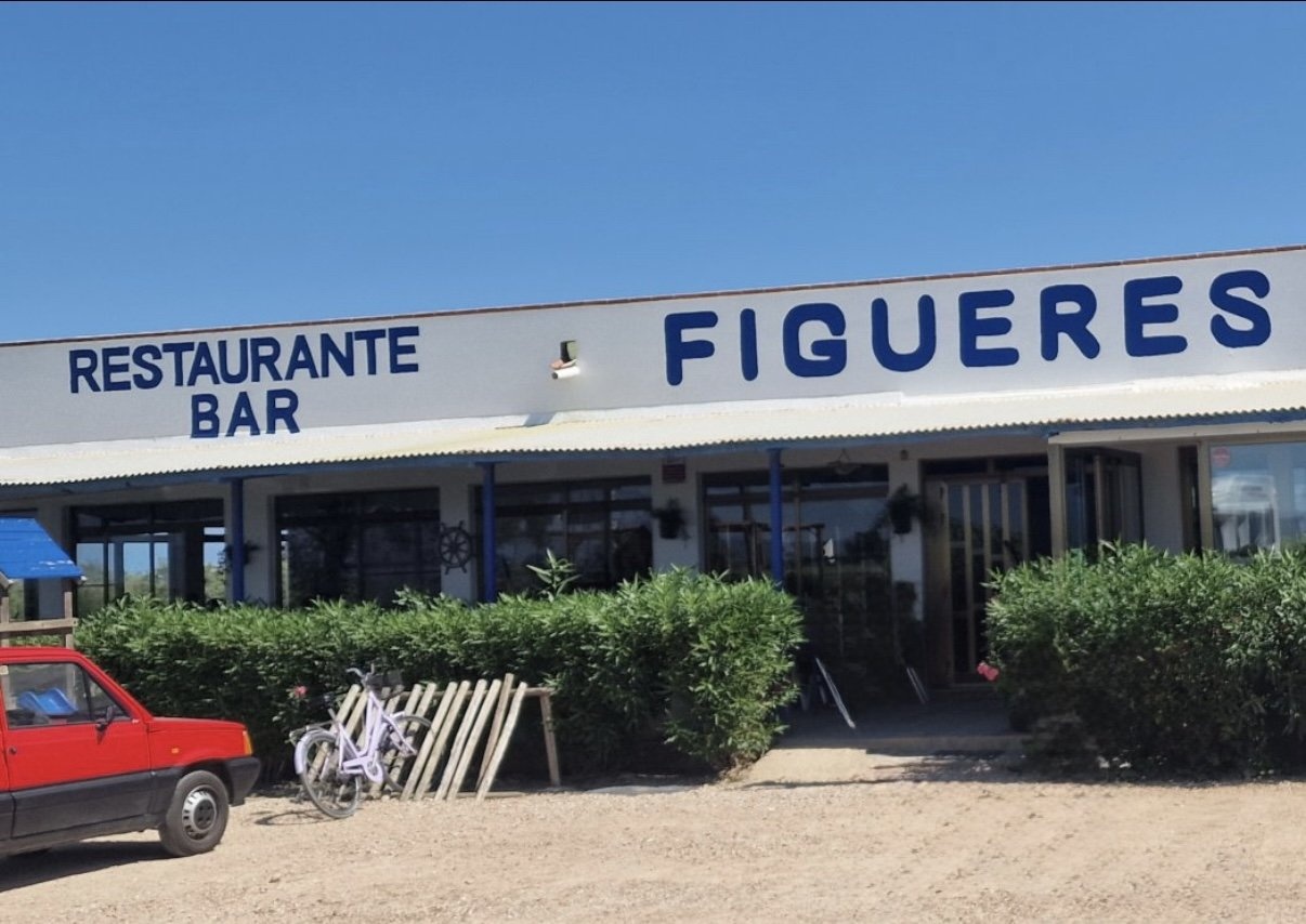 Restaurant Figueres — Sp. parking dla kamperów in Deltebre