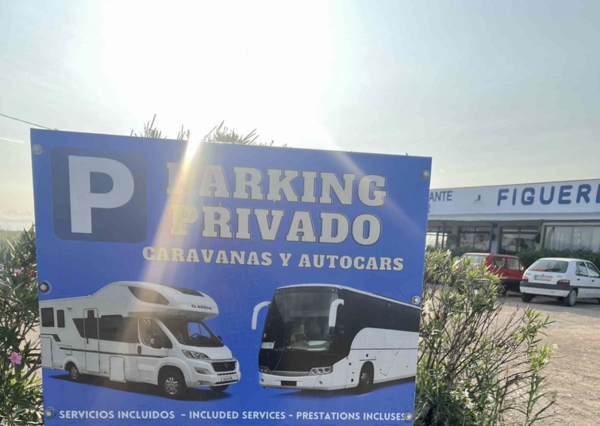 Restaurant Figueres — Stellplatz in Deltebre