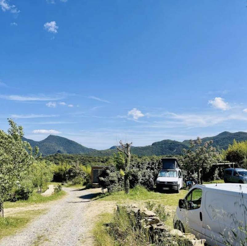 Camping du Caroux — Campingplats in Mons