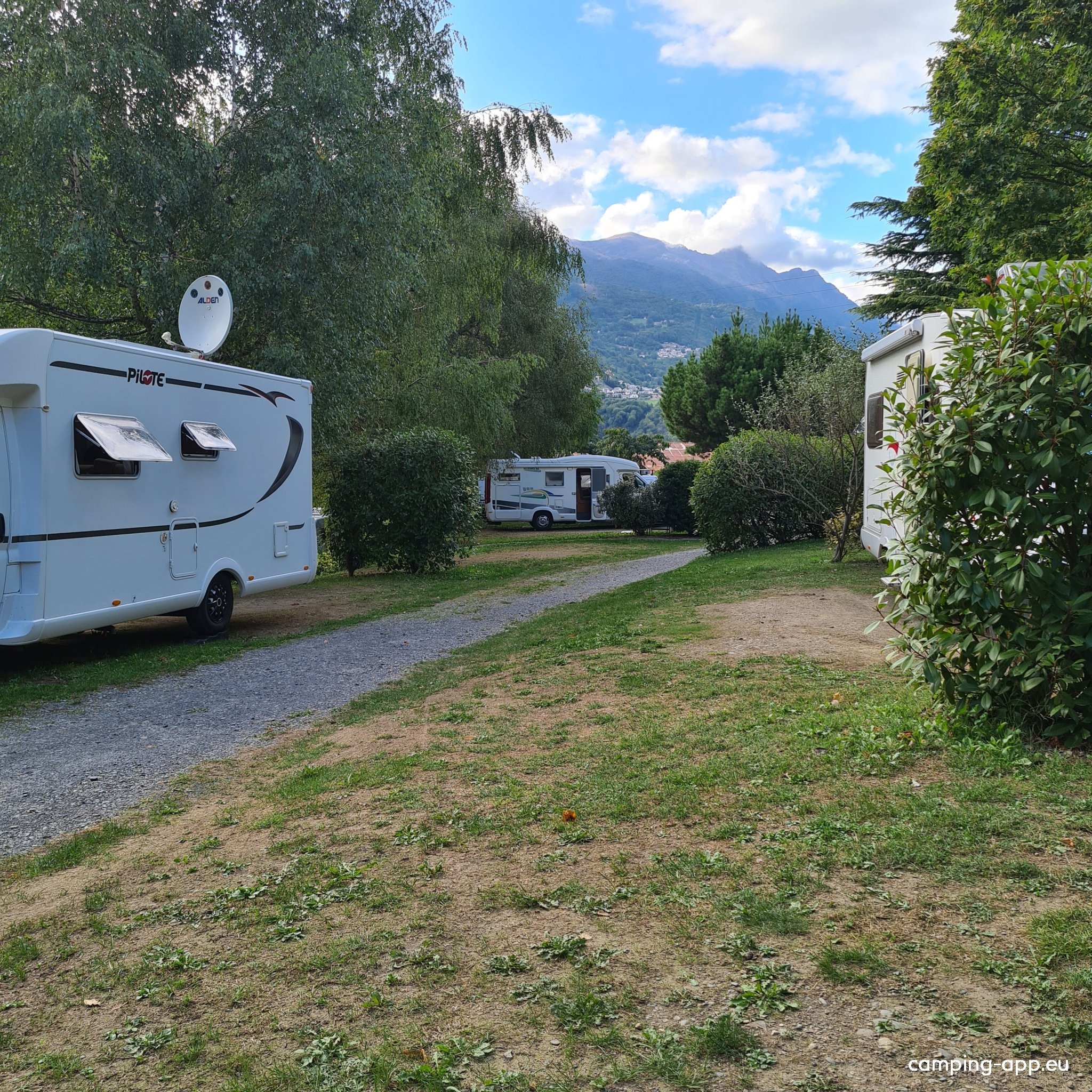 Camping Les Cascades *** — Camping in Luz-Saint-Sauveur