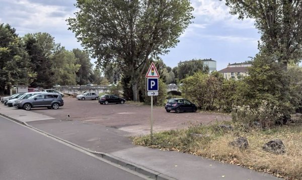 Parkplatz Rue Julien Leneveu