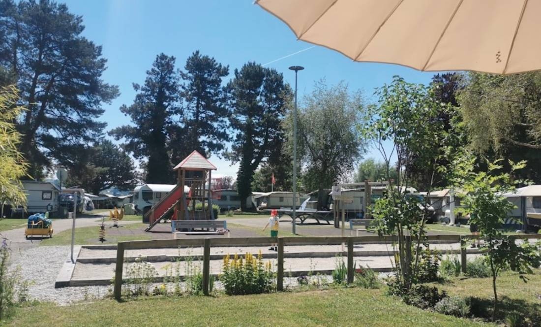 Campingplatz Le Pécos — Kemping in Grandson