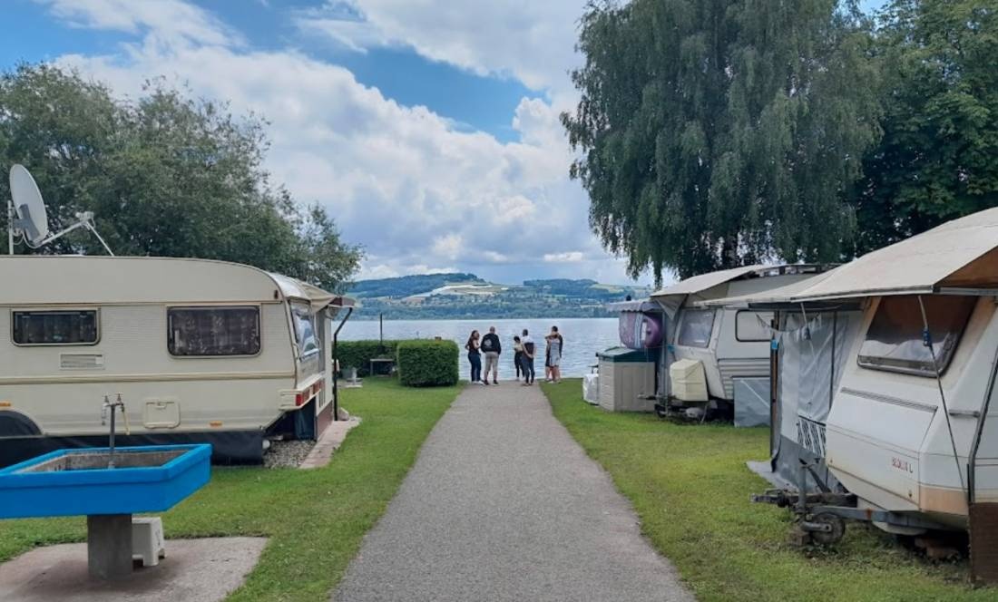 Campingplatz Le Pécos — Campingplass in Grandson