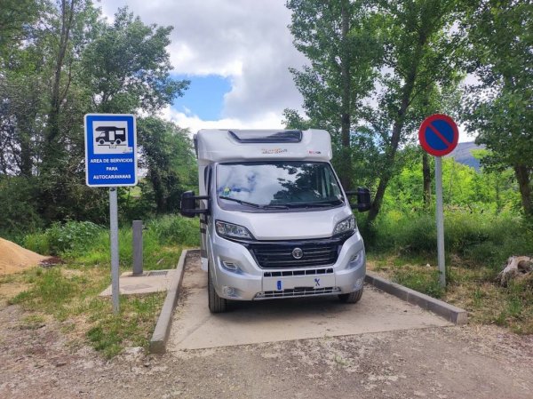 Área de autocaravanas de Villar del Río — Photo 2