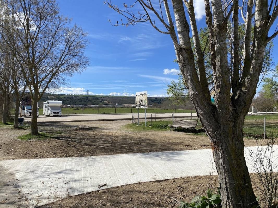 Parking Autocaravanas — Public Parking in Peralta Navarra