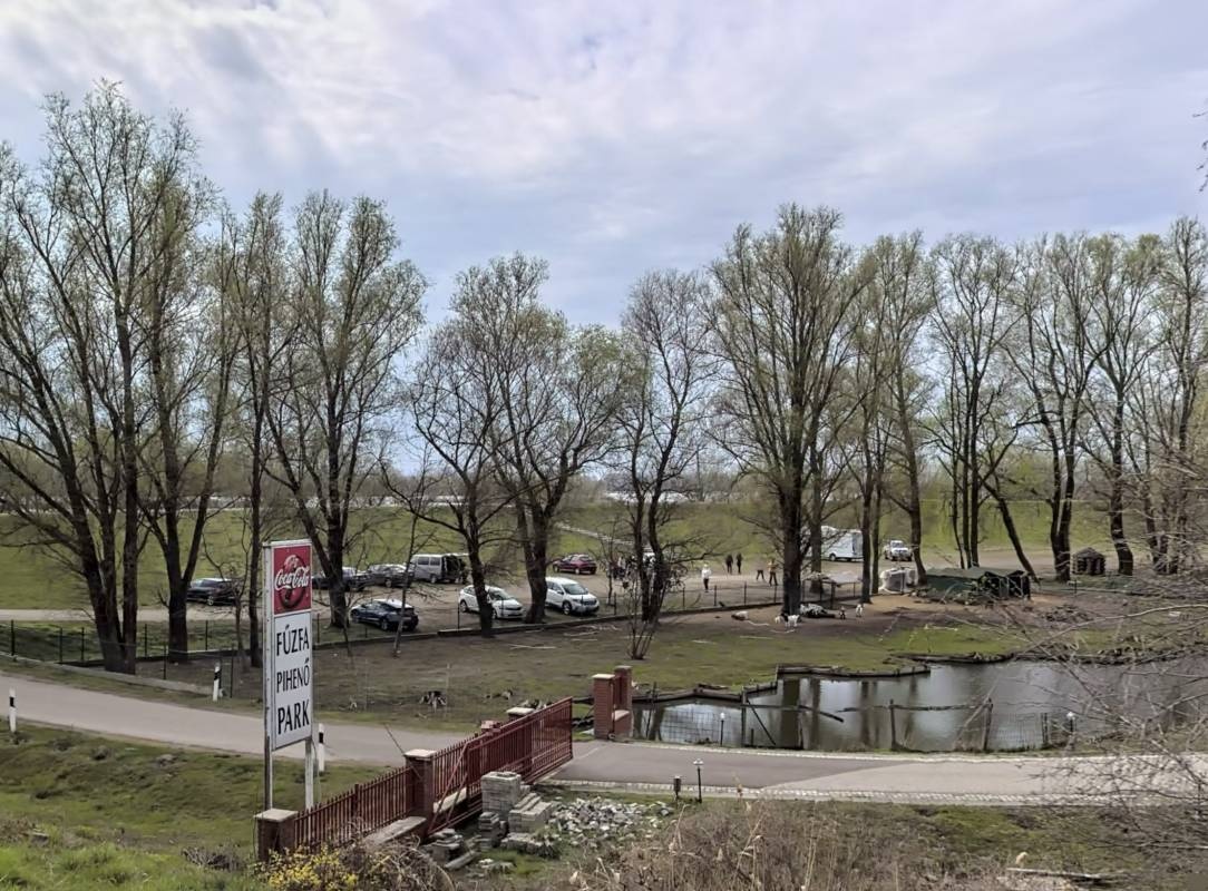 Poroszló, Komitat Heves — Public Parking in Poroszló