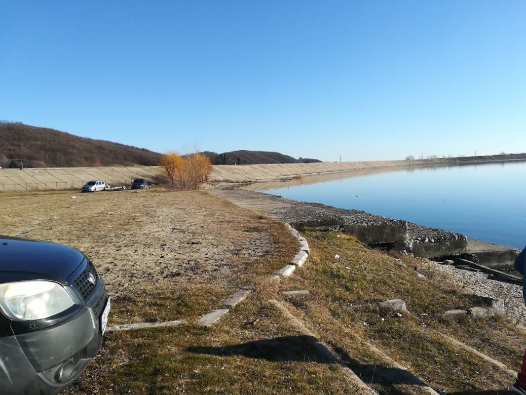 Old Budeasa Lake Public Beach — Overnatnings‑parkering in Budeasa Mare