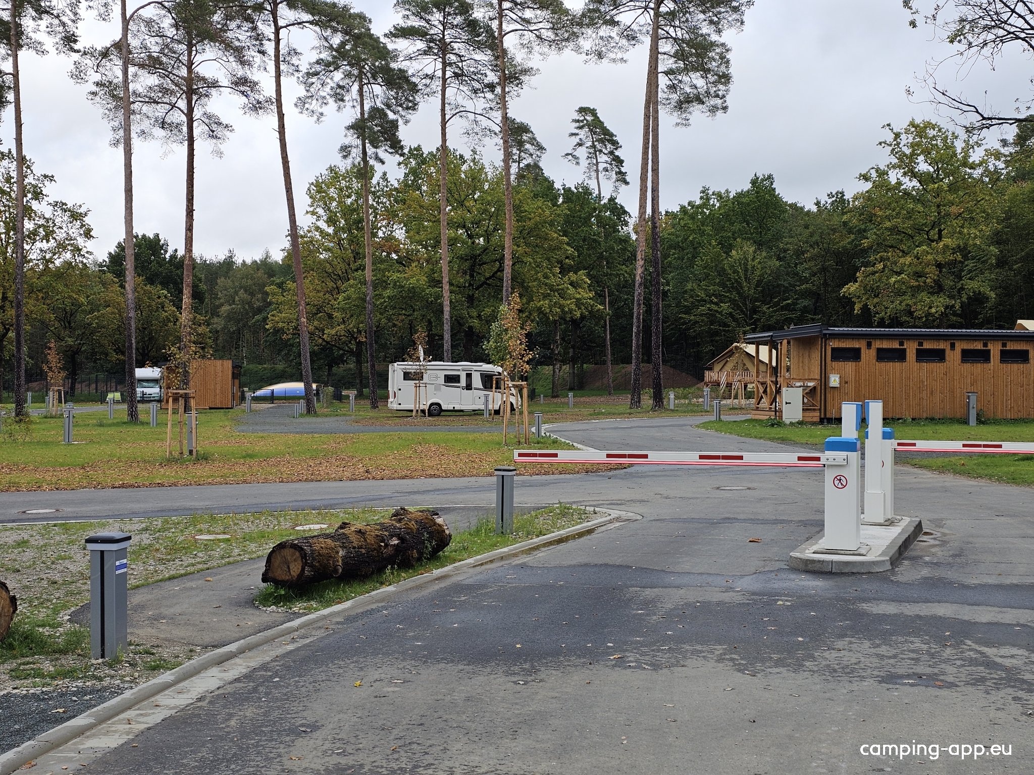 Glampingpark Schloss  Thurn — Aire camping car in Heroldsbach