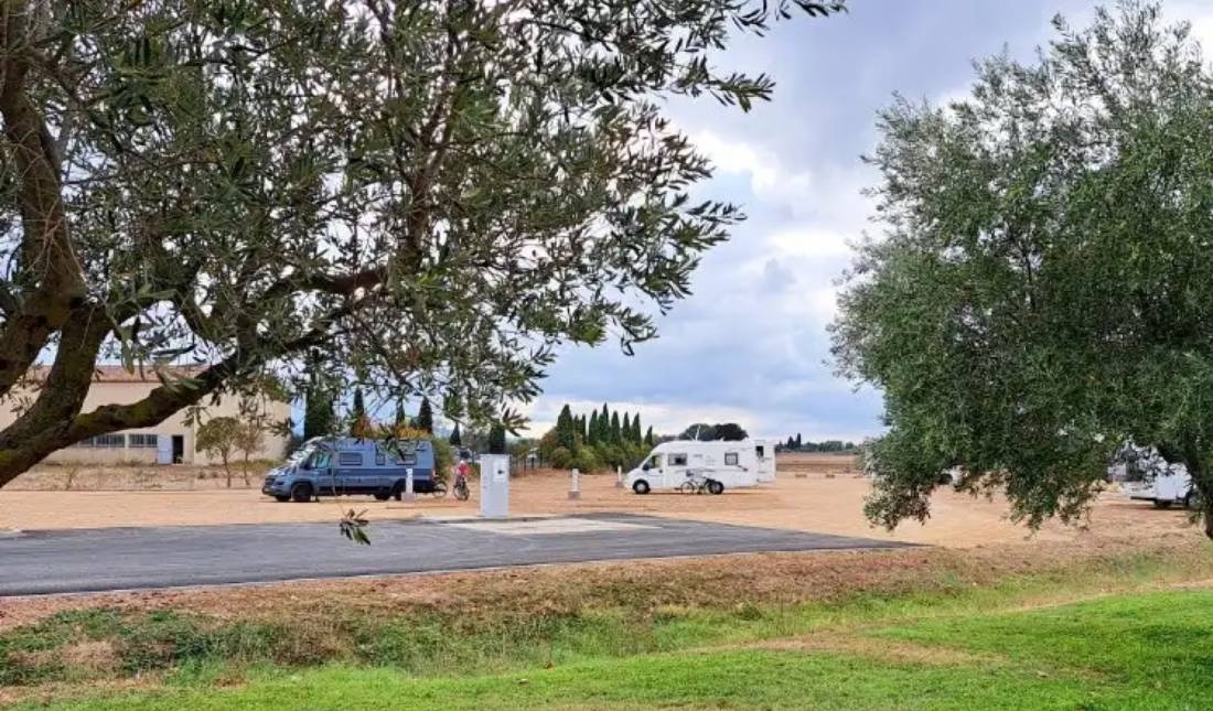 Aire Camping-Car Park — Sp. parking dla kamperów in Homps