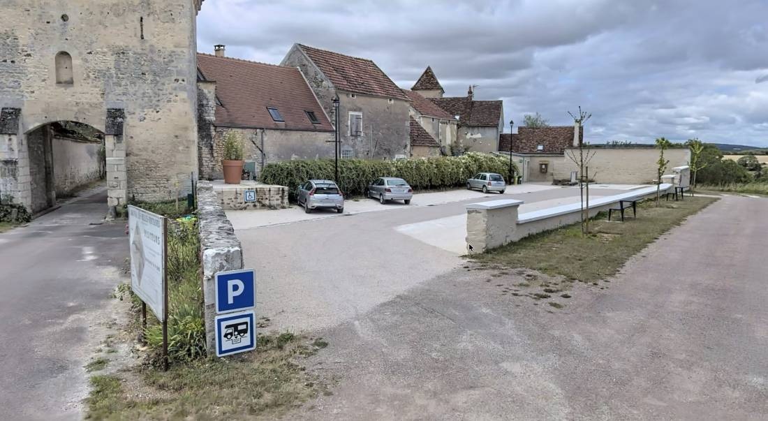 Druyes-les-Belles-Fontaines — Sp. parking dla kamperów in Druyes-les-Belles-Fontaines