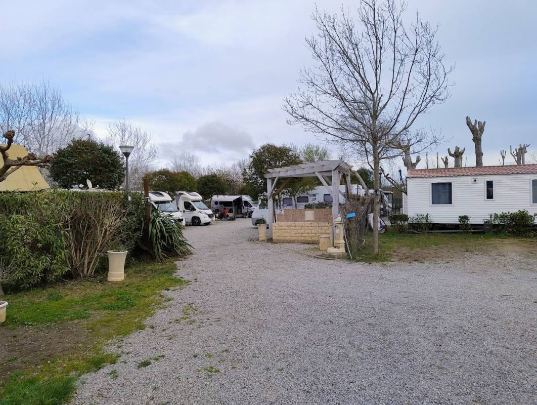Les Berges Du Canal **** — Camping in Villeneuve-lès-Béziers