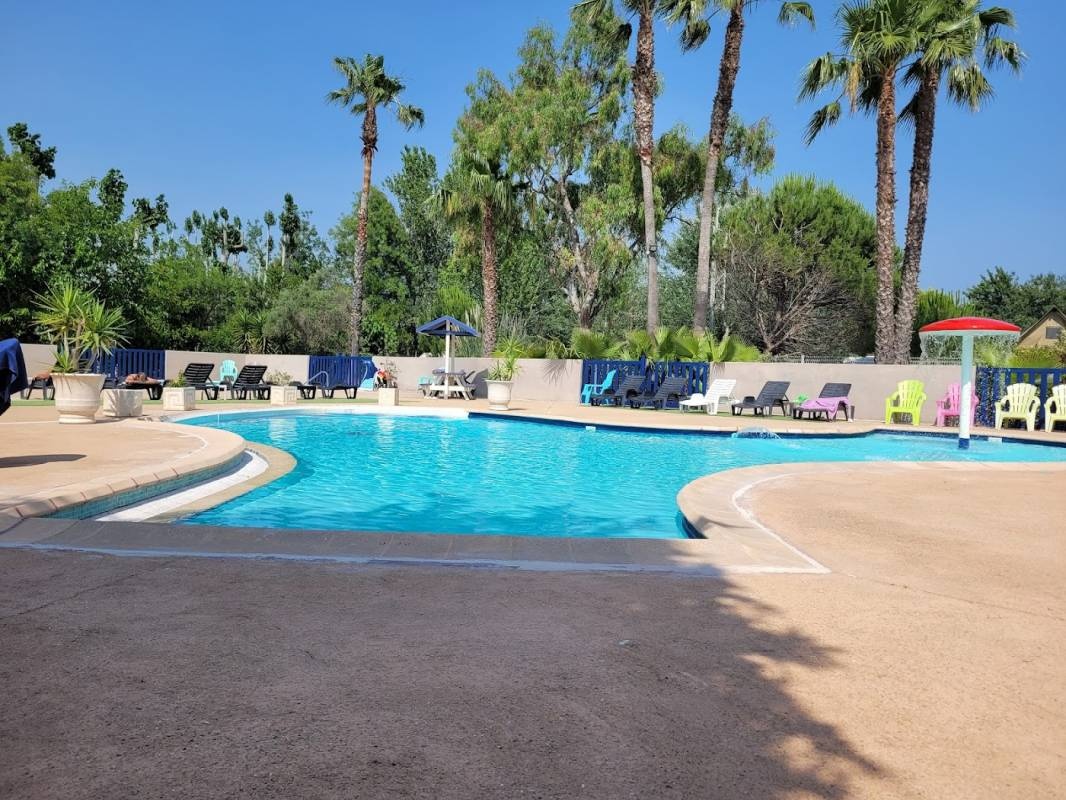 Les Berges Du Canal **** — Camping in Villeneuve-lès-Béziers