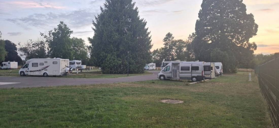 Stellplatz Châteauvillain — Karavan Sitesi in Châteauvillain