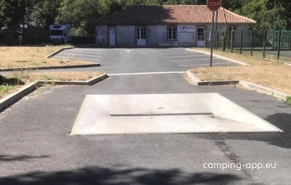 Stellplatz Mortagne-sur-Sèvre — Foto 3