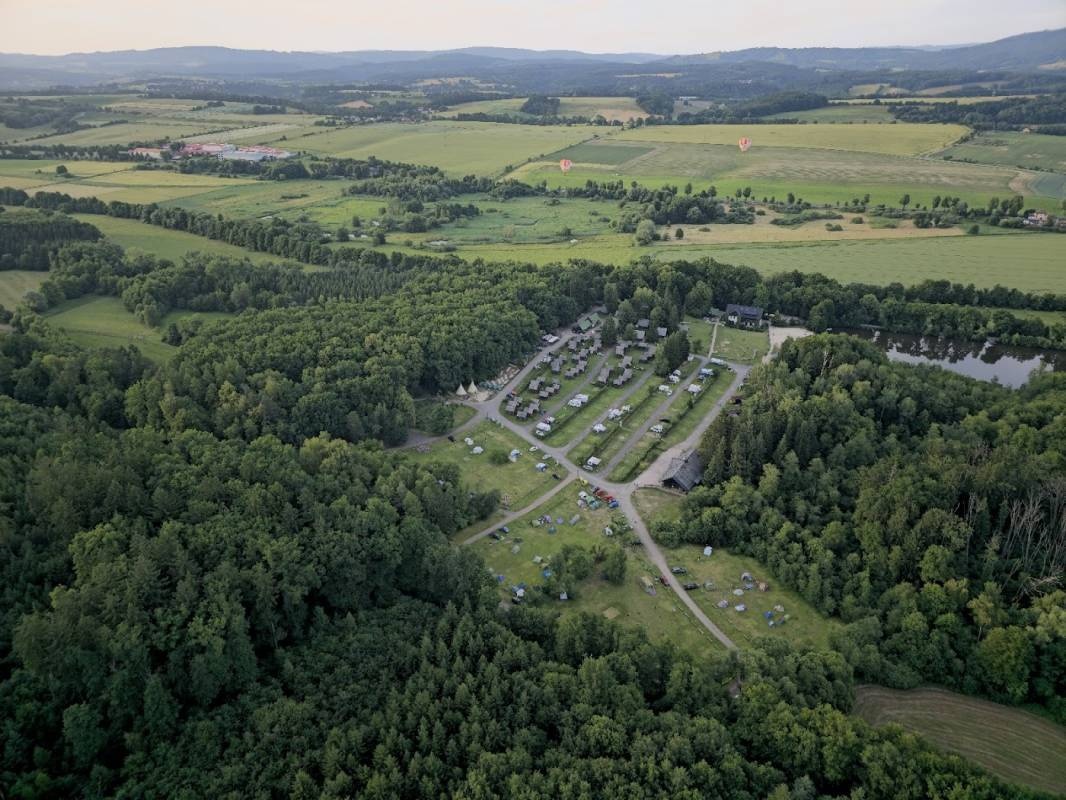 Autocamp Sedmihorky — Sítio de acampamento in Karlovice