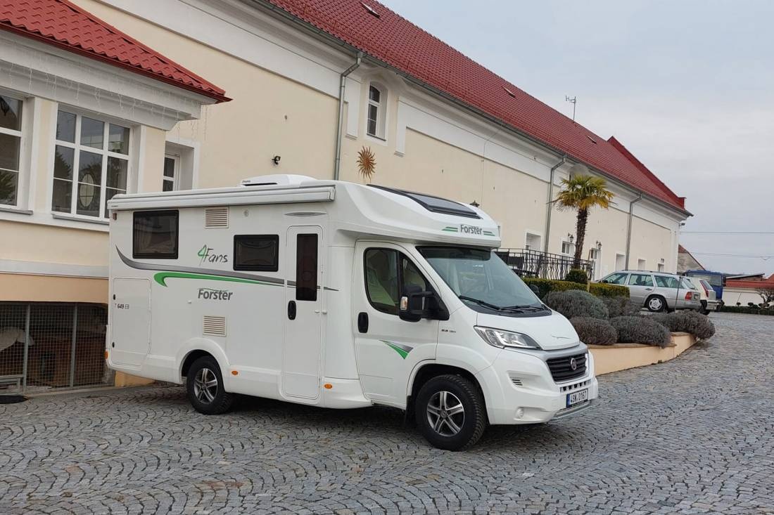 Camping Gut Sonnenhof (FKK naturist) — Area Autocaravanas in Žatec