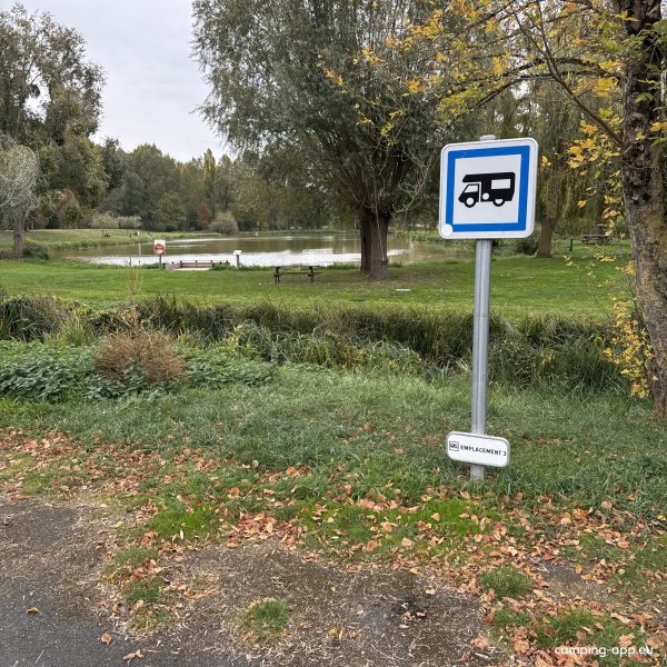 Stellplatz in Champigny-sur-Veude — Fotoğraf 3