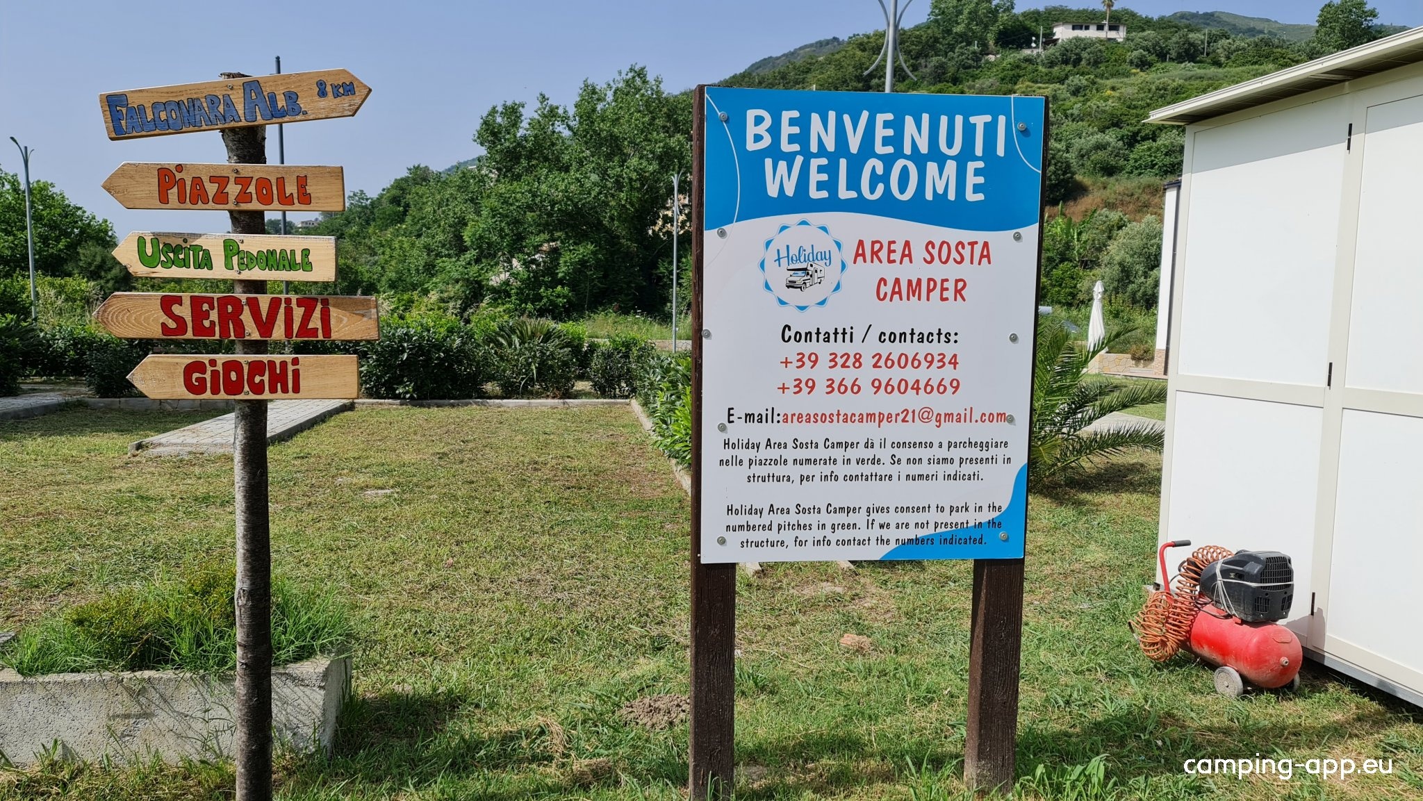 Area Sosta Camper Holiday  — Kemping in Torremezzo di Falconara CS