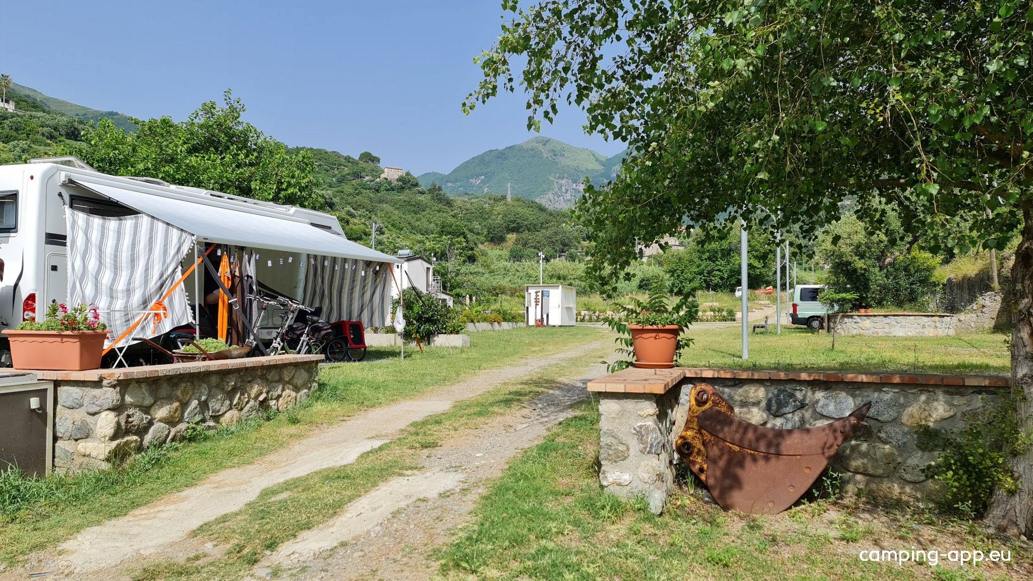 Area Sosta Camper Holiday  — Campingplads in Torremezzo di Falconara CS
