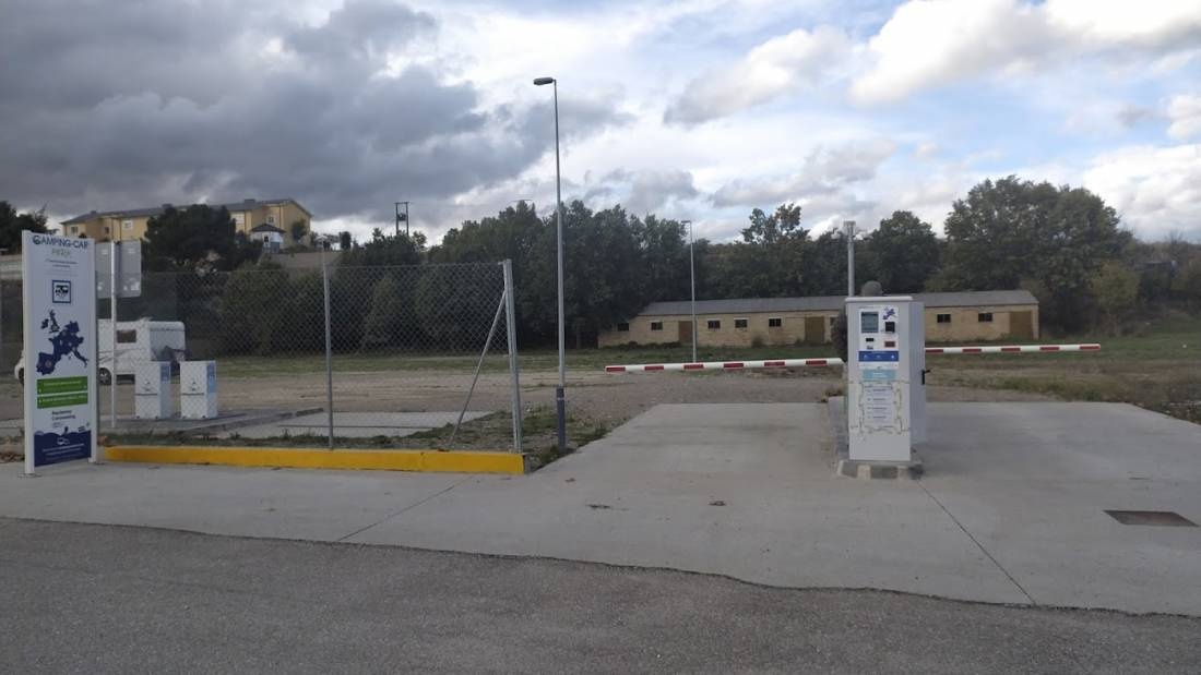 Camping-Car Park — Karavan Sitesi in Puebla de Sanabria