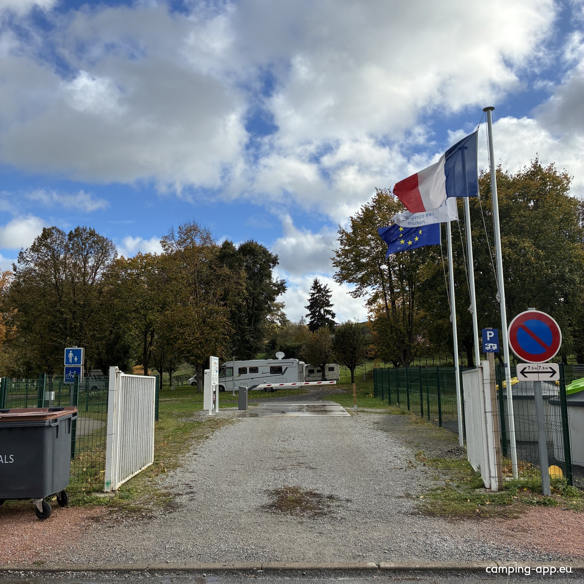 Air de Services Camping-Cars — Camperplaats in Bourbon-Lancy