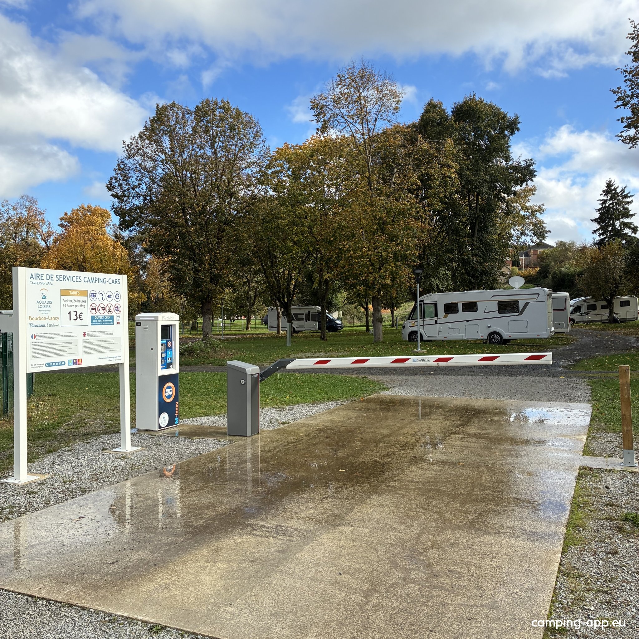 Air de Services Camping-Cars — Camperplads in Bourbon-Lancy
