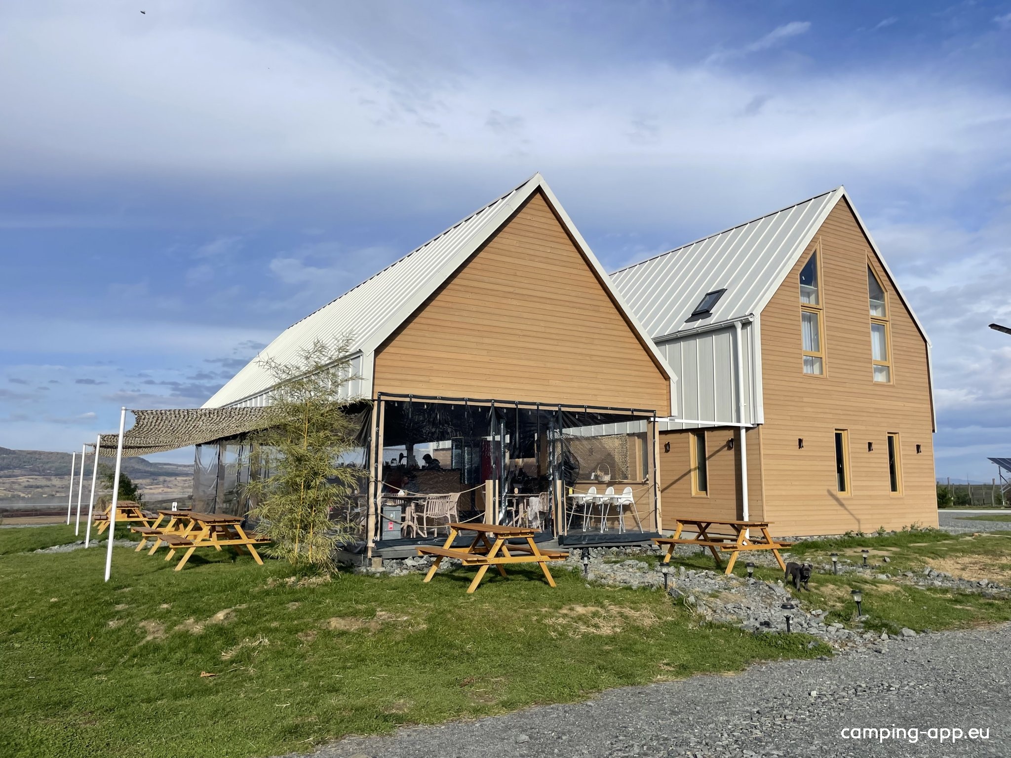 Mo Mo Retreat — Camping in Avrig